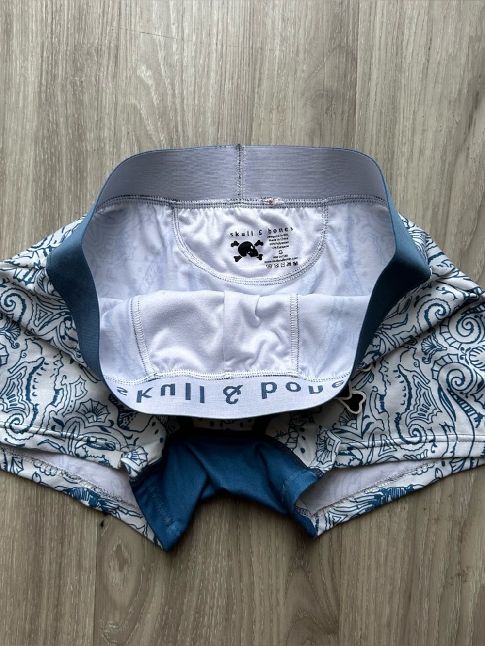 Skull & Bones | Skull Trunk in Blue & White (Small) - Picture 11 of 13